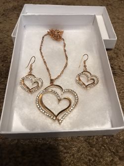 Women’s 14 kt gold plated rhinestone diamond heart shaped necklace and earrings