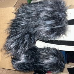 Fur boots (women)