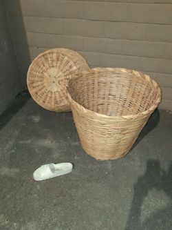 Extra LG wicker Laundry basket with lid