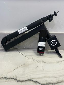 Elgato Wave Mic Arm with Escarlet Studio Mic