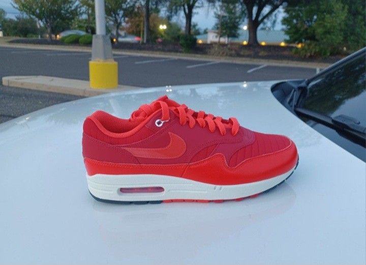 Brand New And Original Men's Nike Air Max's 1 Sneakers Sizes 11.5