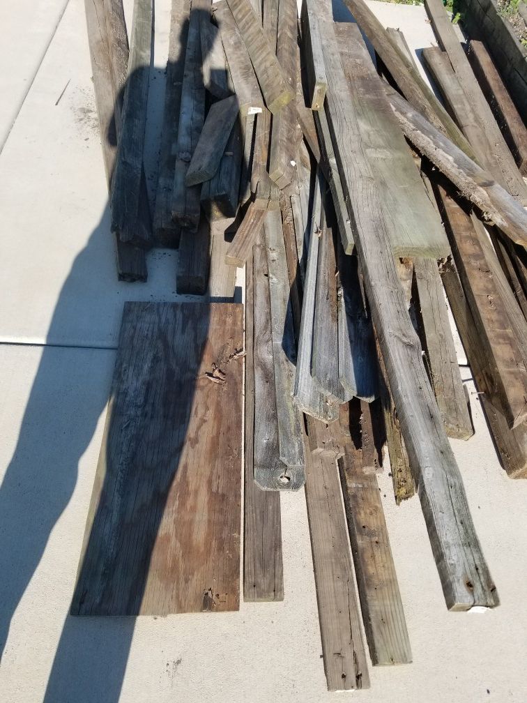 Free 2x4's, fence wood and fence posts!!! Plus I'll give you 10 dollars to take all