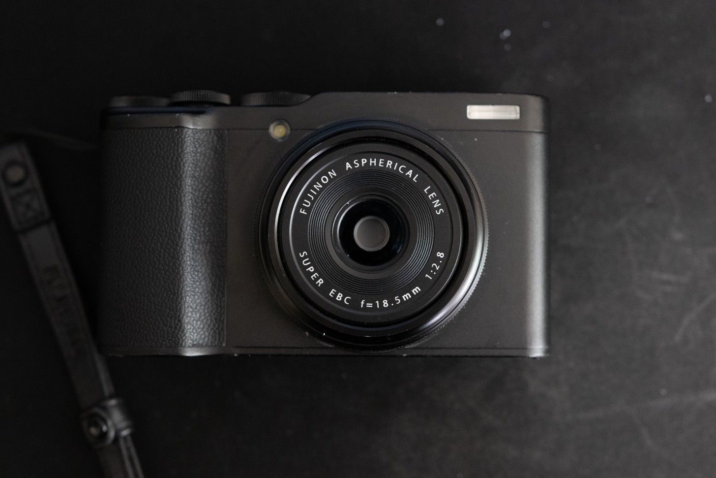 FUJIFILM XF10
