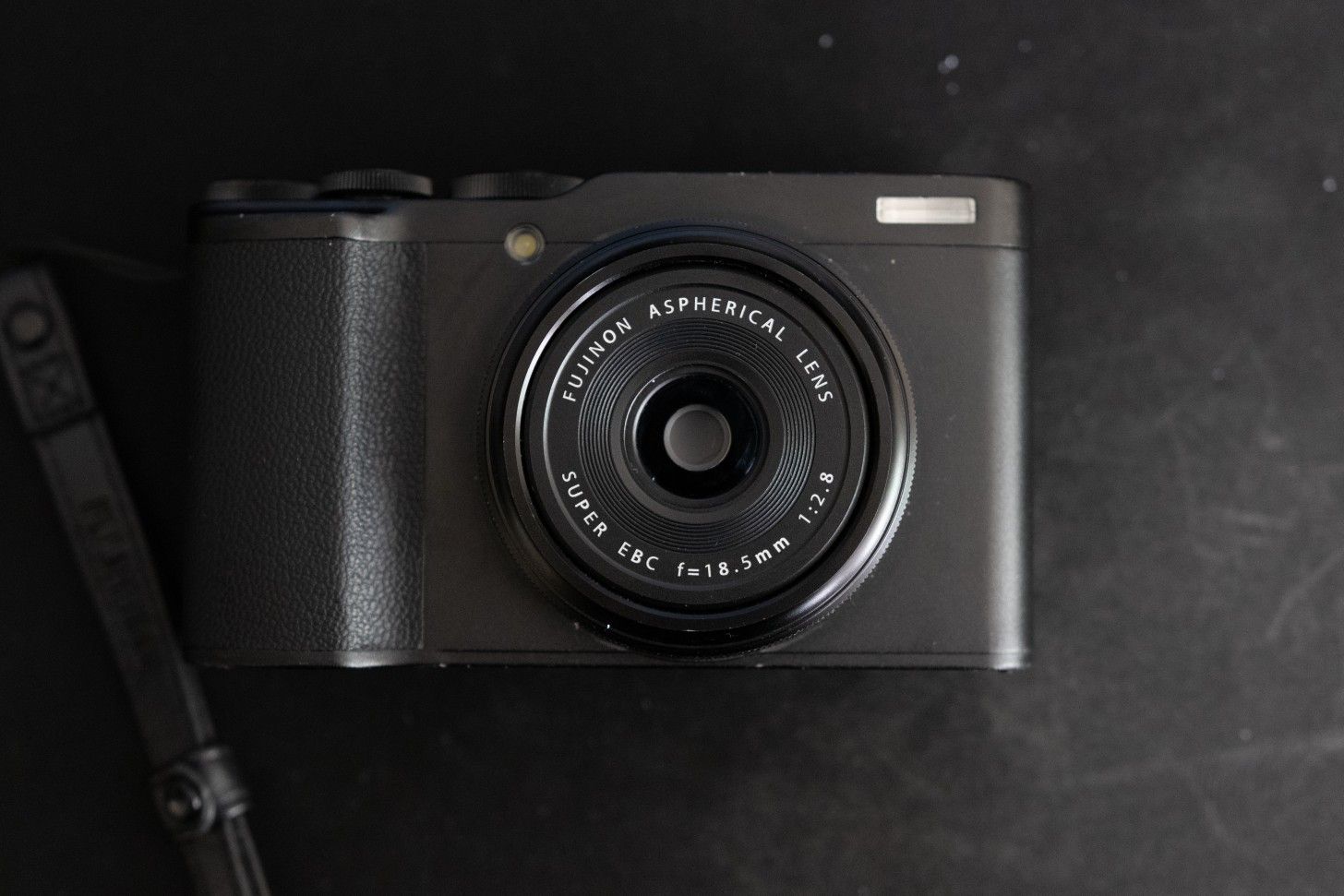 FUJIFILM XF10