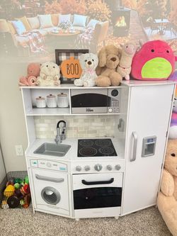 KidKraft Play Kitchen with food and accessories