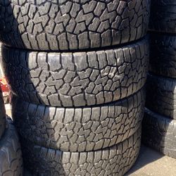 265/70R17 Marca Falken All Terrain En Perfectas Condiciónes De Vida