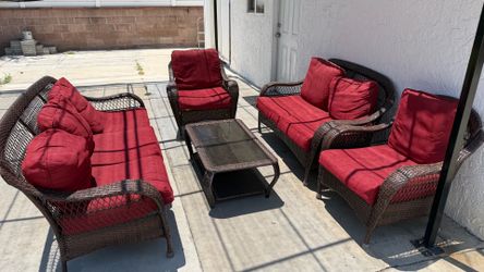 Patio furniture with the tables everything included as you see in the picture 9 piece set, used but in good condition pick up location north Hollywood