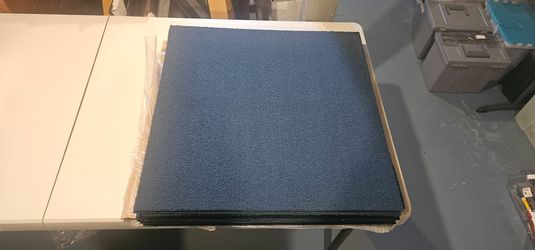 FREE carpet tile / PENDING PICK UP