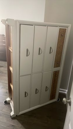 White/beige dresser with mirror