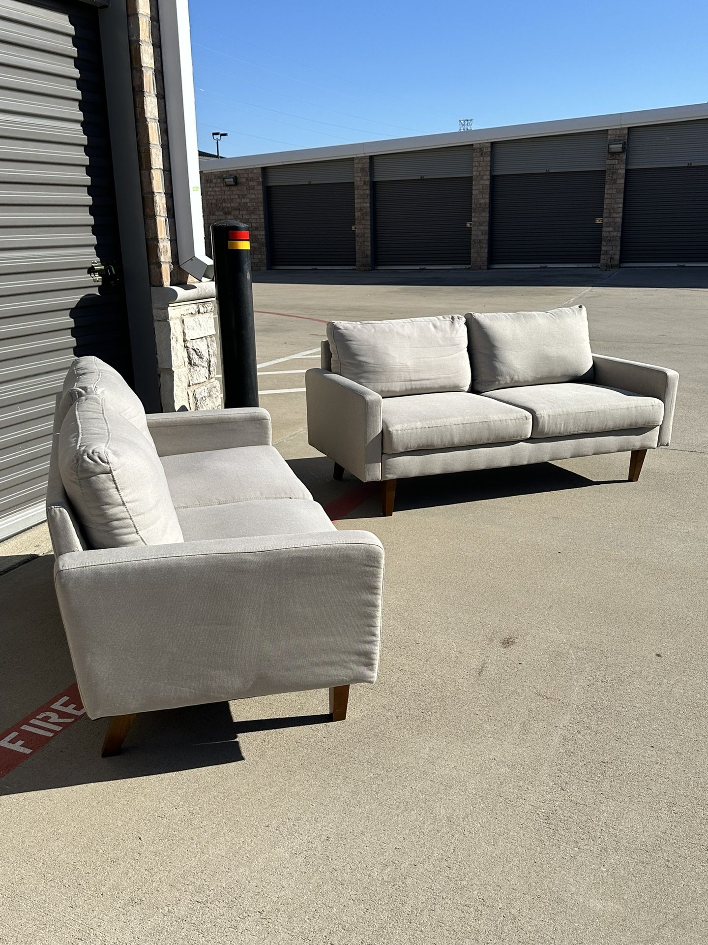 Two piece Light Grey Couch set for Sale in Dallas, TX OfferUp