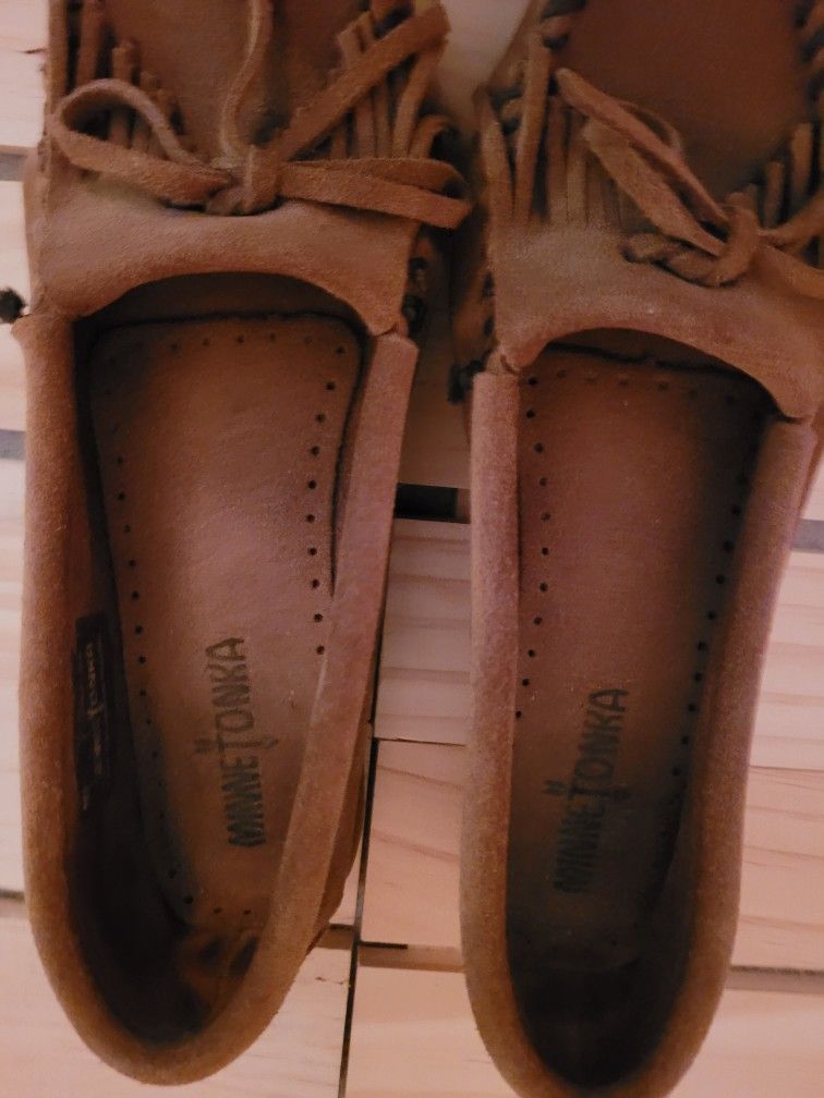 Minnetonka Moccasin Shoe 