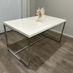 Dania_White Chrome Dining Table