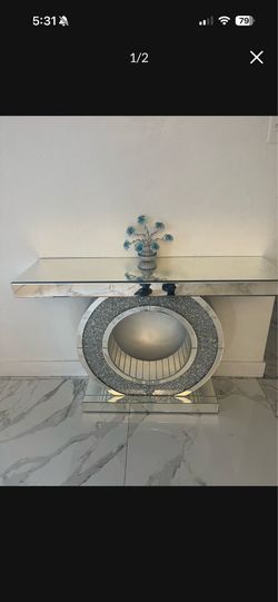 Entry way table