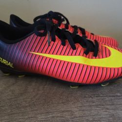 Nike Mercurial Vapor 11 Youth Size 4y Cleats