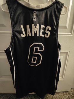 MIAMI HEAT LEBRON JAMES JERSEY SIZE MEDIUM