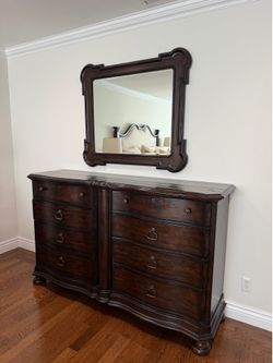 Traditional Dresser and Nightstand.