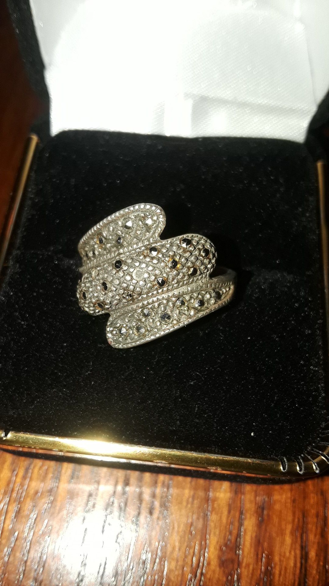 Gorgeous vintage Sterling Silver 925 Marcasite ring.