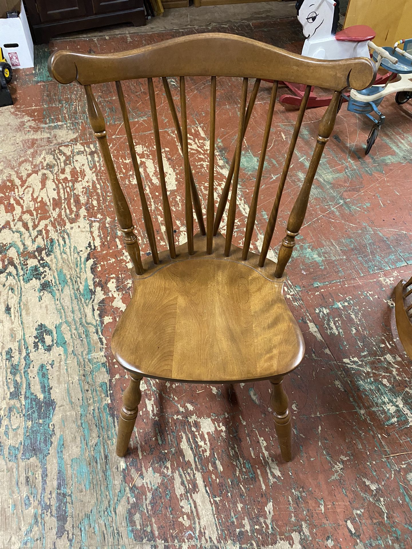 Bent & Bros Set of 5 Colonial Wooden Chairs $35 Set