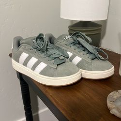 Adidas Sneakers