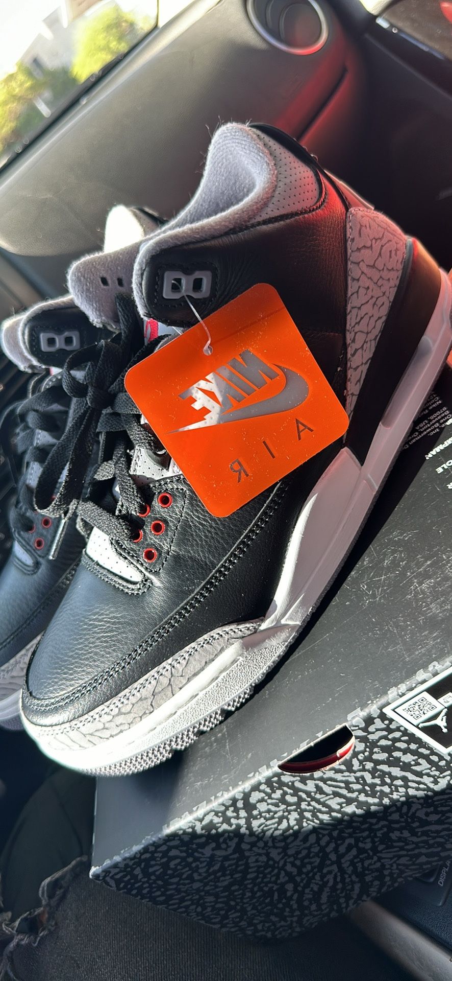AIR JORDAN RETRO 3 (size: 9Men )
