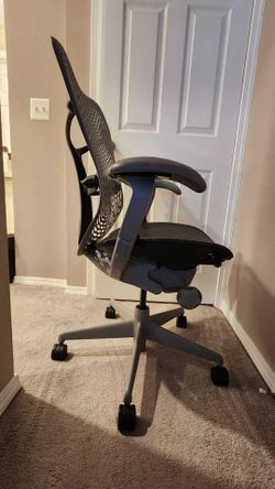 Herman Miller  Mirra Chair