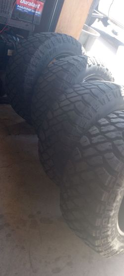 35x12.50x20 tires