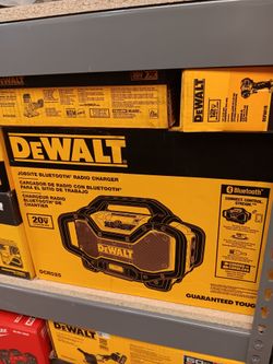 DeWalt DCR025 Jobsite Bluetooth Radio Charger