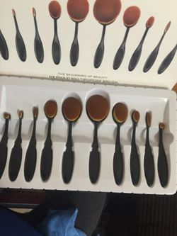 Makeup brushes