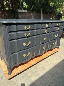 DRESSER