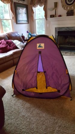 Pop up tent