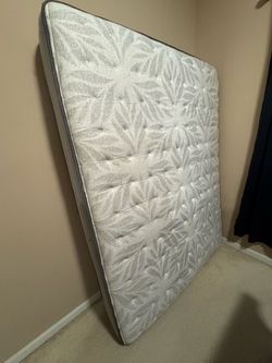 Queen mattress and box spring
