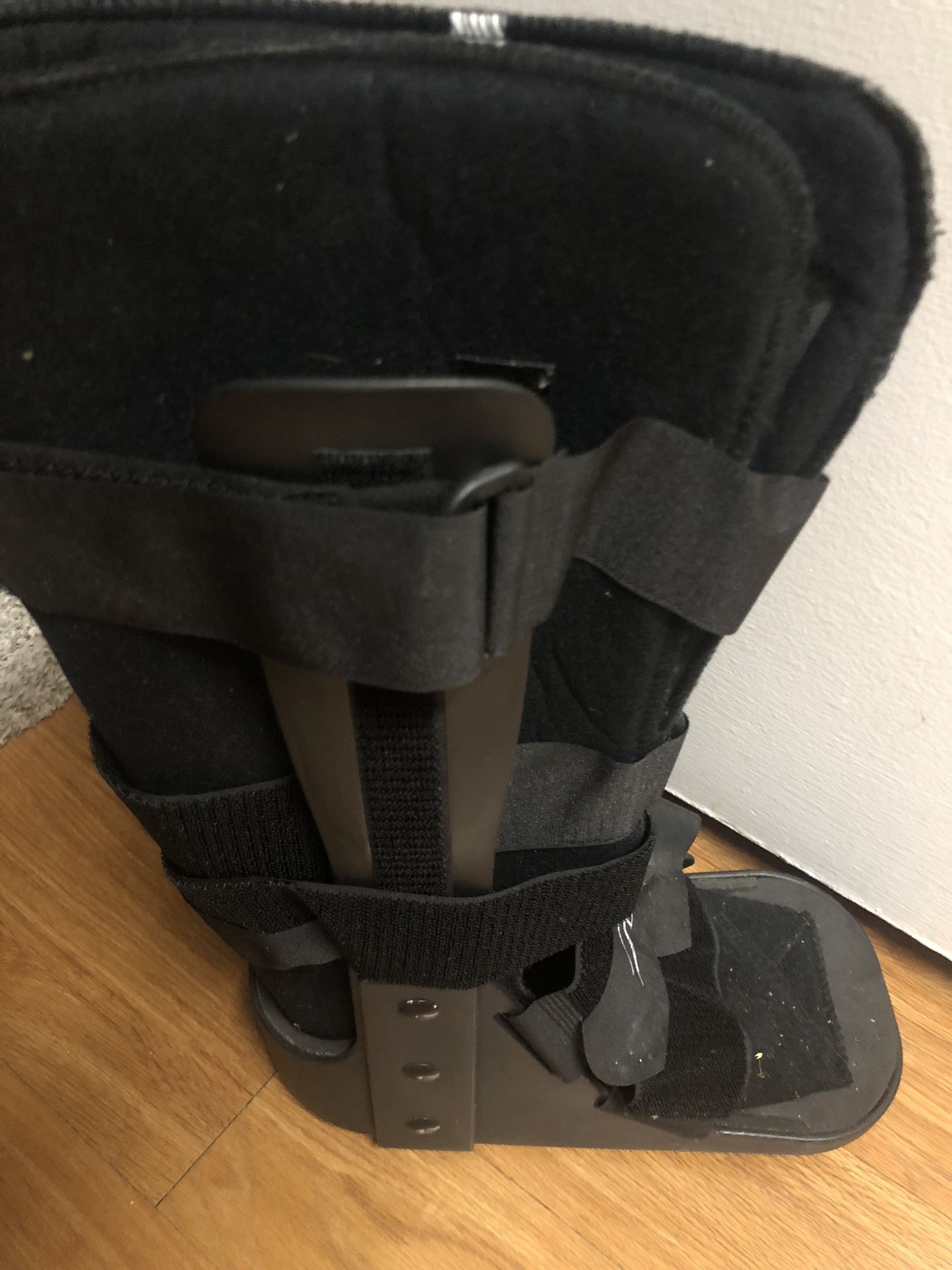  DeRoyal support boot size Medium Free