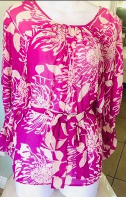 NEW XS White/Fushia Shirt. SALE. $15 🎈