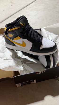 Jordan 1 Mids