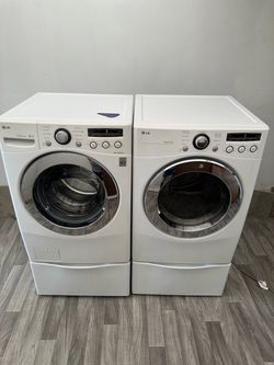 LG washer and dryer laundry set
