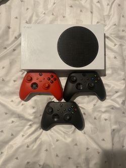 Xbox Series S 3 controller and games in description