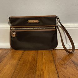 Beautiful Michael Kors Nylon Clutch 
