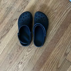 Crocks Size 6