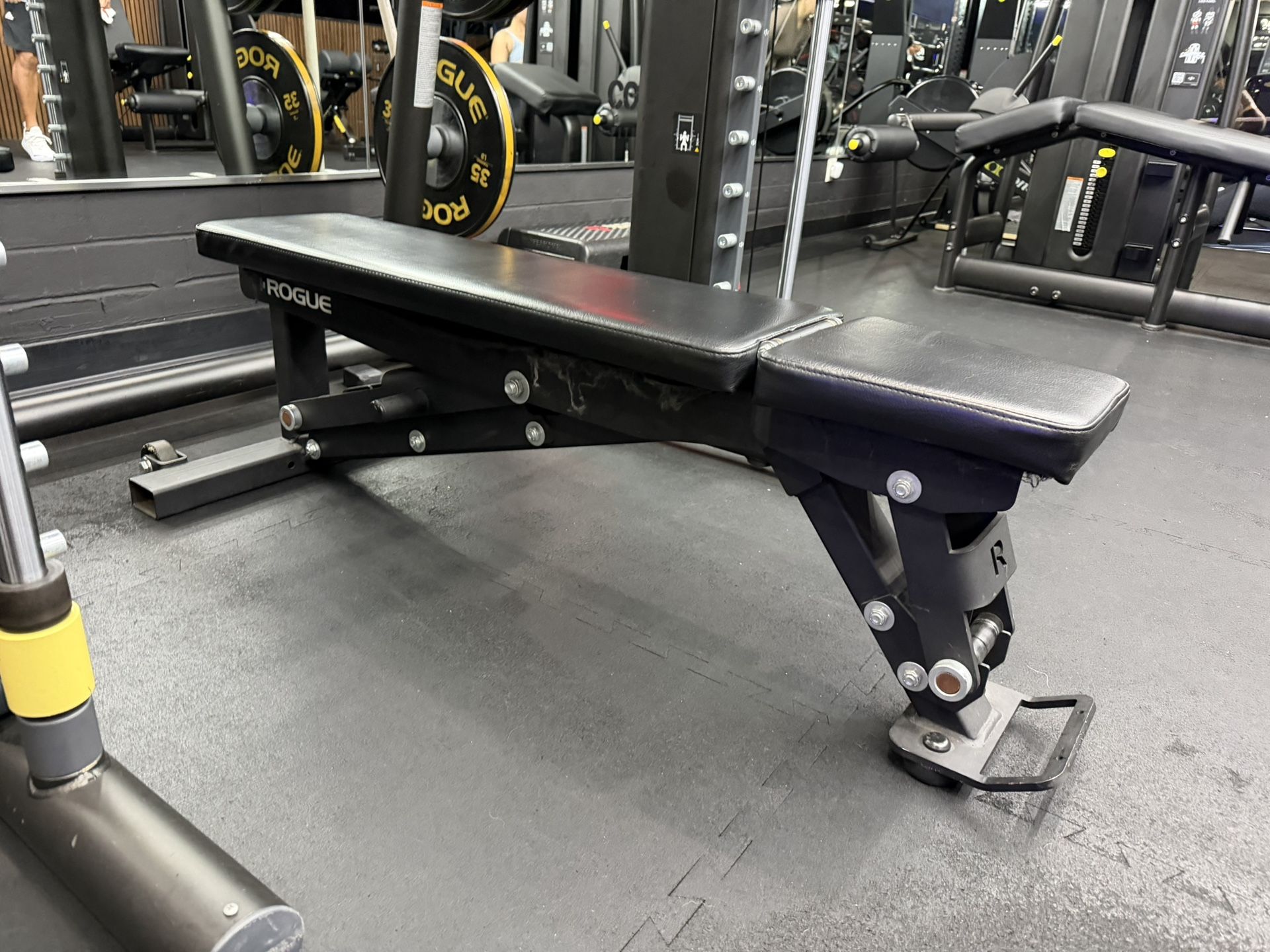 Rogue Flat Bench – Commercial Grade Gym Bench