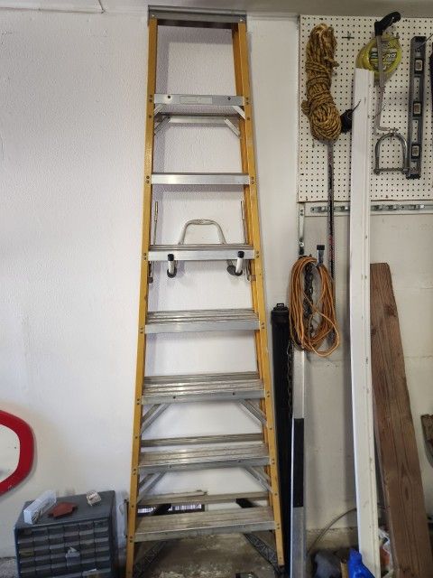 Werner
8 ft
Fiberglass
Ladder 300lb capacity