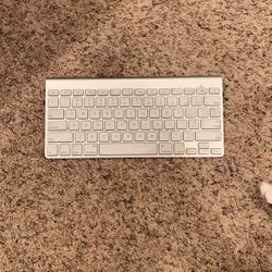 Apple Keyboard 