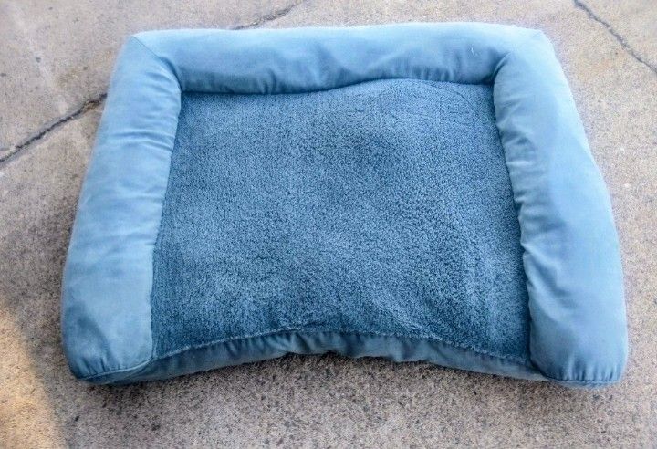 PET BED, BLANKETS, COMFURT COLLAR, MAT