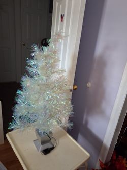 White Iridescent Fiber Optic Christmas Tree