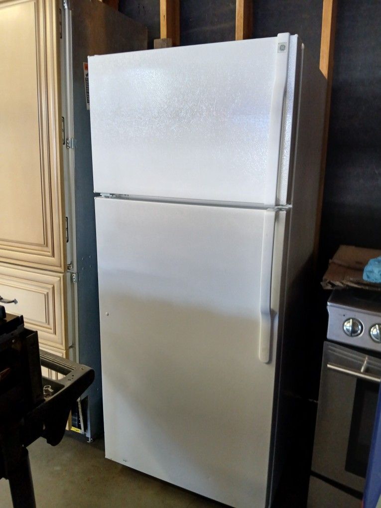 GE Refrigerator 