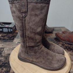 Ugg Australia Fashion Sheepskin Lined Ladies Boots Size 4