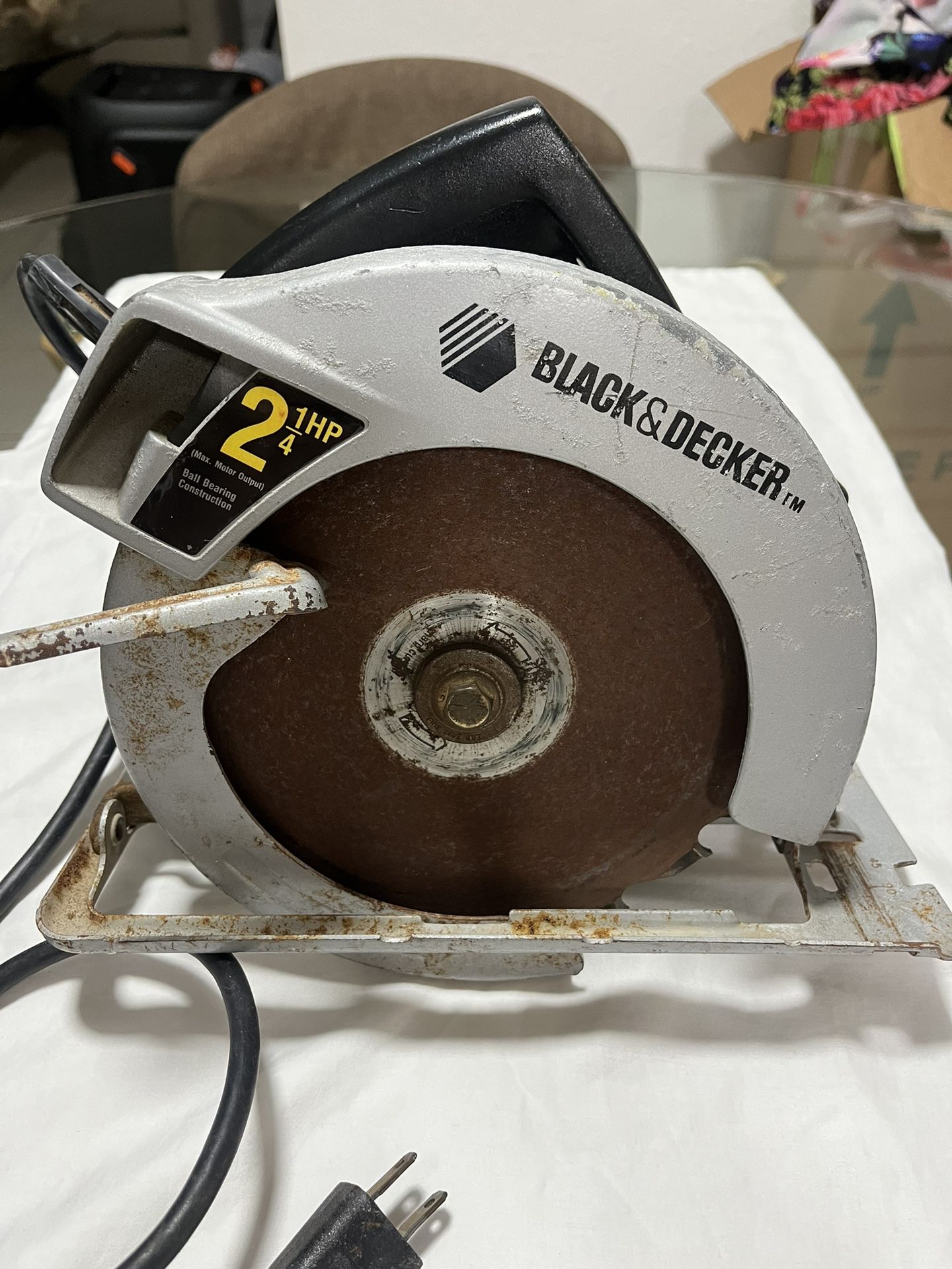 Black Decker 7392 7 1 4 Corded Electric Circular Saw 5 Amp S10 2 1 4 Hp for Sale in Miami FL OfferUp