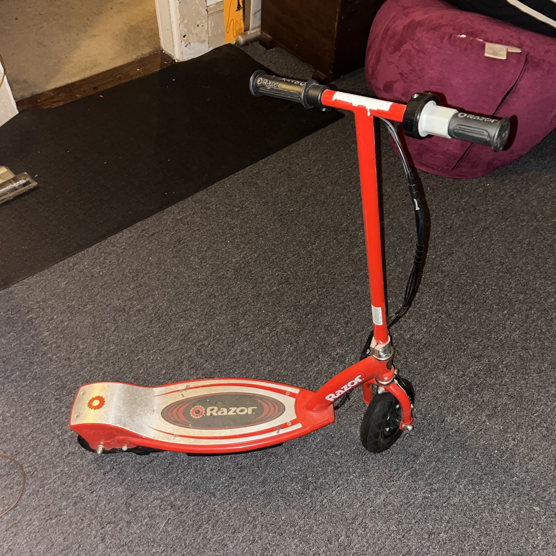 Razor E175 Motorized 24 Volt Rechargeable Electric Power Kids Scooter