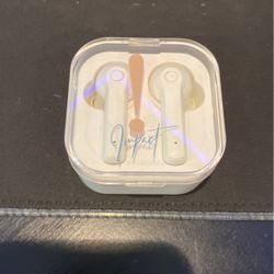 wireless earbuds 