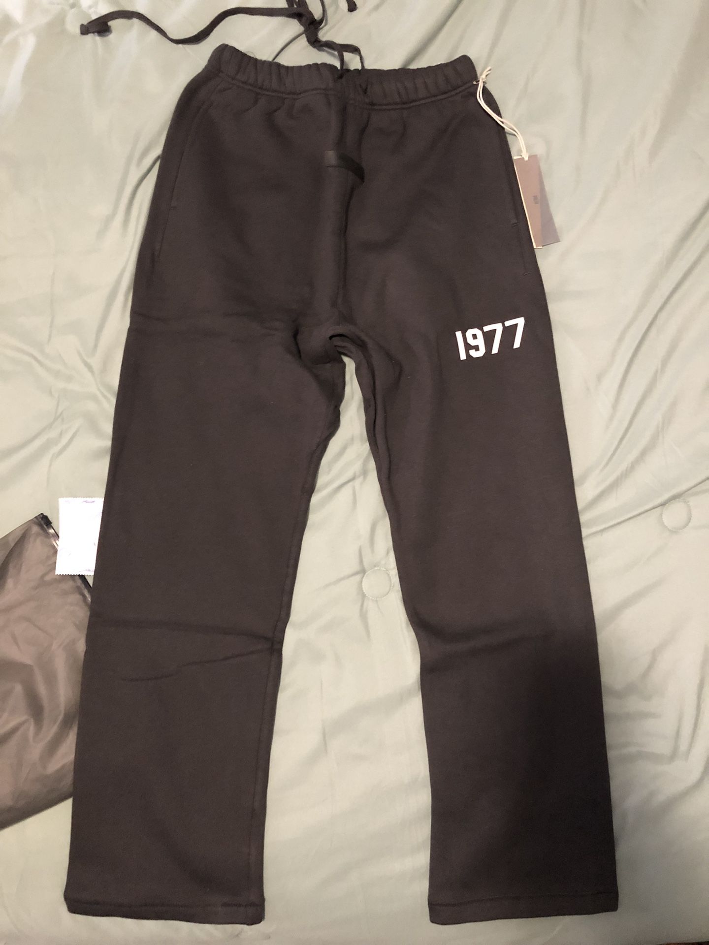 Essential Iron Sweatpants