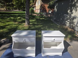 Cute Pair of White Nightstands with Drawers and Storage